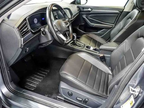 Used 2024 Volkswagen Jetta SE FWD image 14
