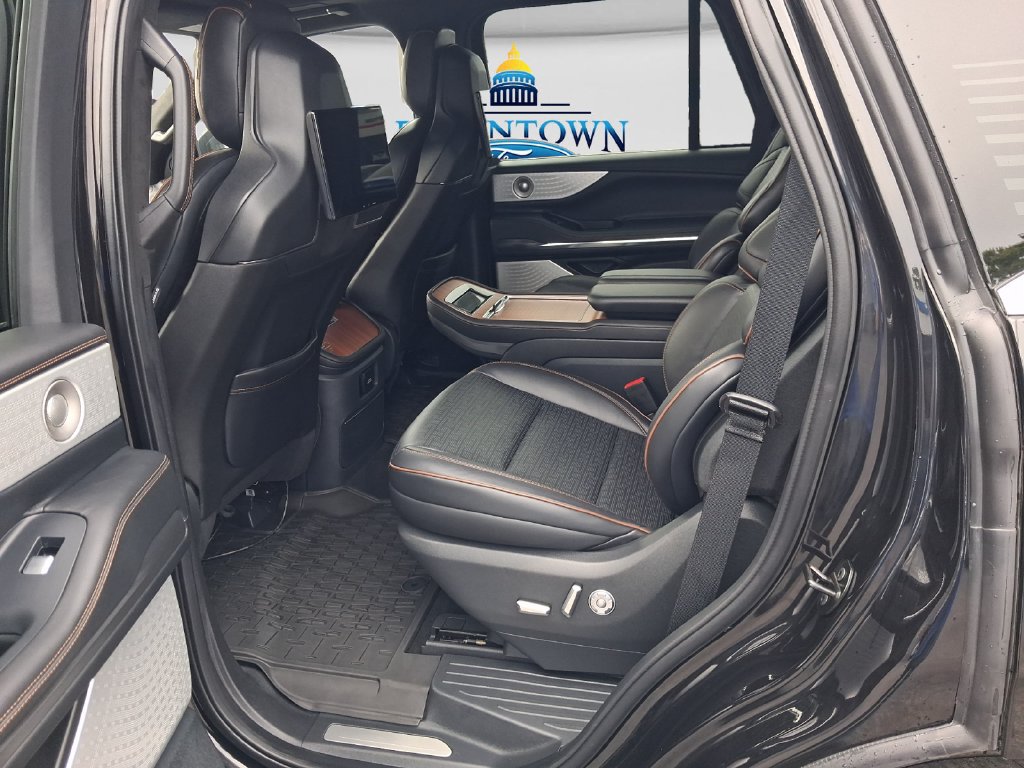 Used 2025 Lincoln Navigator Black Label AWD/4WD image 33