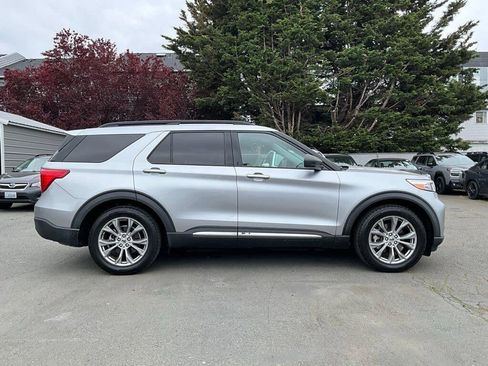 Used 2022 Ford Explorer XLT w/ Equipment Group 202A RWD image 9