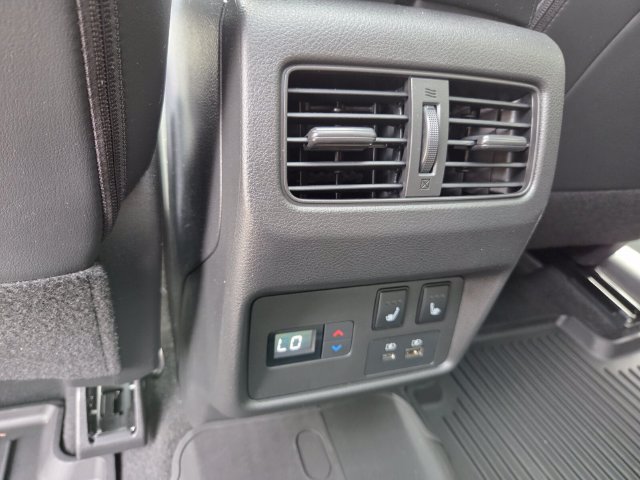 Used 2023 Nissan Rogue Platinum w/ Platinum Premium Package FWD image 16