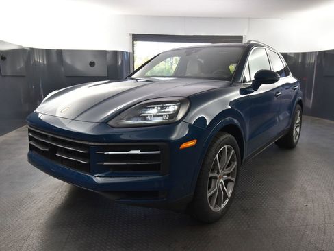 Certified 2026 Porsche Cayenne AWD/4WD image 37