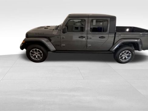 Used 2022 Jeep Gladiator Sport image 7