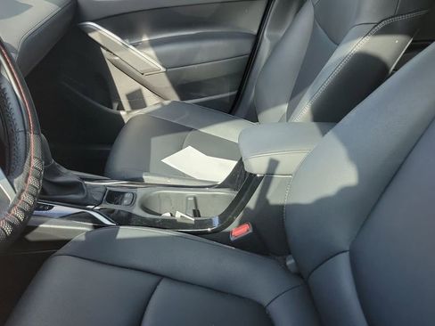 Used 2024 Toyota Corolla Cross XLE w/ Convenience Package image 5