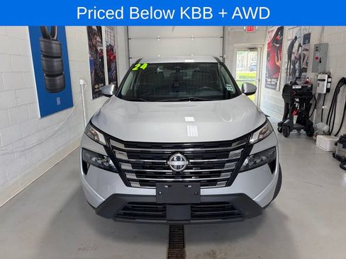 Used 2024 Nissan Rogue SV AWD/4WD image 2