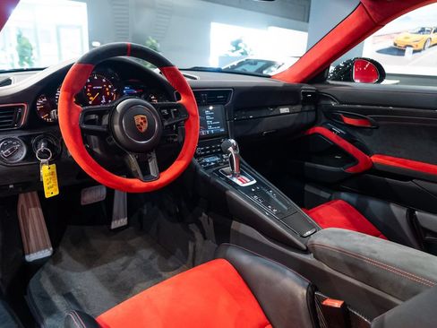 Used 2018 Porsche 911 GT2 RS RWD image 32