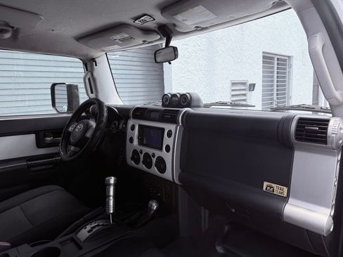 Used 2008 Toyota FJ Cruiser 4WD image 14
