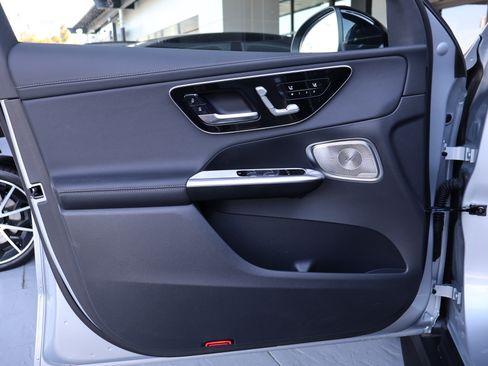 Used 2024 Mercedes-Benz GLC 300 4MATIC image 14