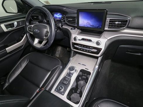 Used 2022 Ford Explorer XLT w/ Equipment Group 202A image 18