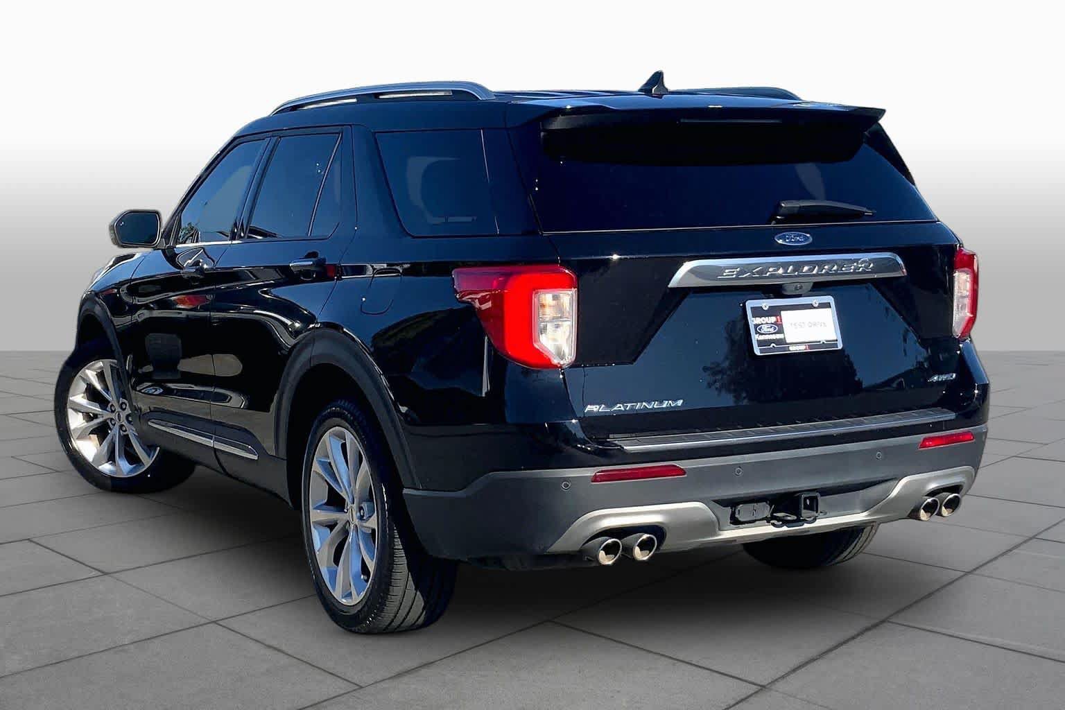 Used 2023 Ford Explorer Platinum w/ Technology Package AWD/4WD image 12