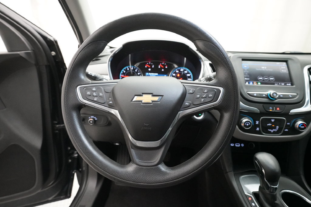 Used 2022 Chevrolet Equinox LS w/ LS Convenience Package FWD image 4