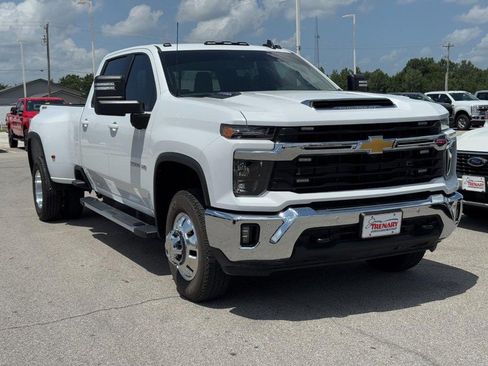 Used 2026 Chevrolet Silverado 3500 LT w/ All Star Edition AWD/4WD image 2
