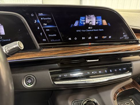 Used 2021 Cadillac Escalade Premium Luxury image 19