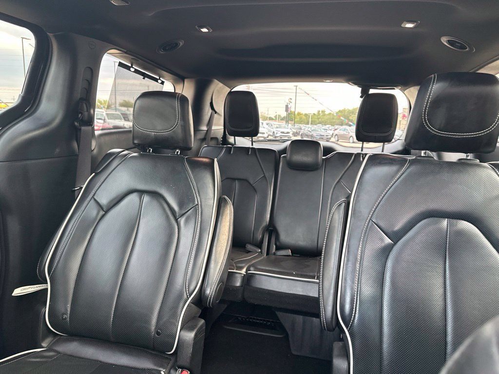 Used 2025 Chrysler Pacifica Limited FWD image 27