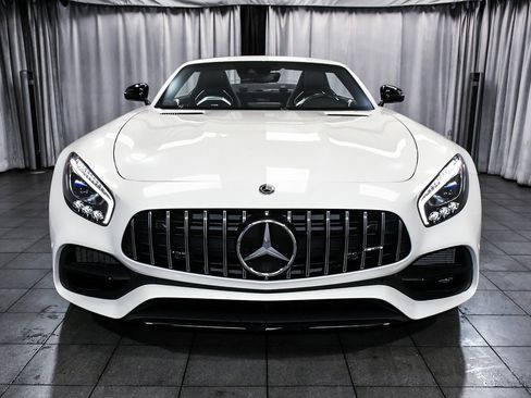 Used 2018 Mercedes-Benz AMG GT Roadster image 2
