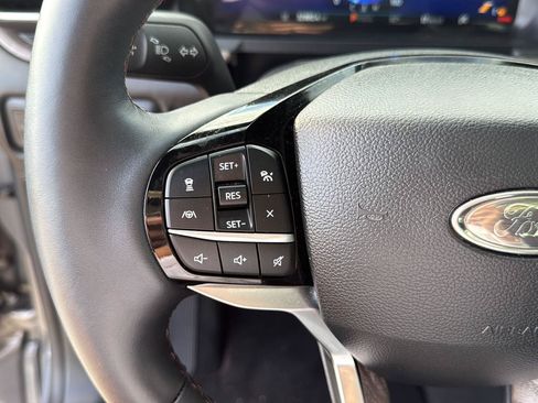 Used 2022 Ford Explorer Platinum w/ Equipment Group 601A AWD/4WD image 24