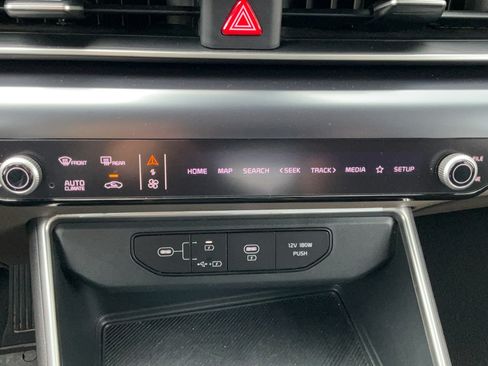 Used 2025 Kia Carnival FWD image 37
