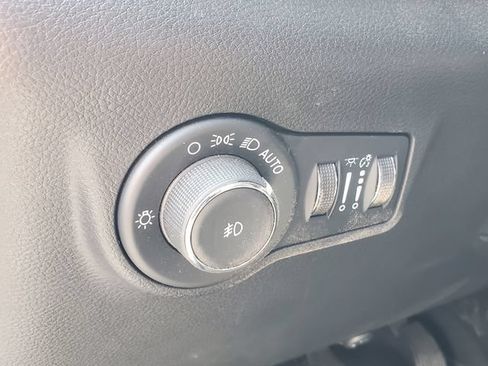 Used 2023 Jeep Compass Trailhawk w/ Trailhawk Convenience Group AWD/4WD image 7