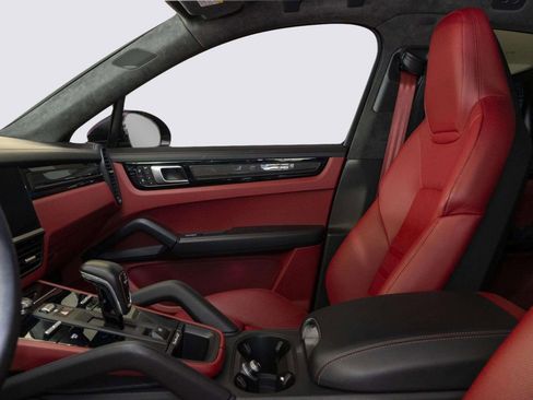 Used 2022 Porsche Cayenne Turbo GT AWD/4WD image 12