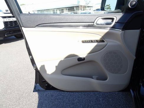 Used 2019 Jeep Grand Cherokee Limited image 12