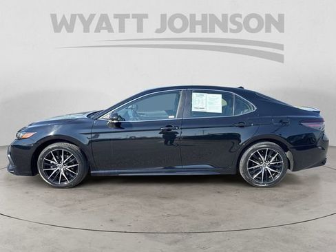 Used 2024 Toyota Camry SE FWD image 2