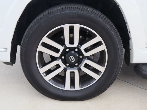 Used 2021 Toyota 4Runner Limited AWD/4WD image 33