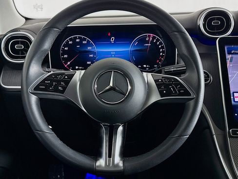Used 2025 Mercedes-Benz GLC 350e 4MATIC image 18