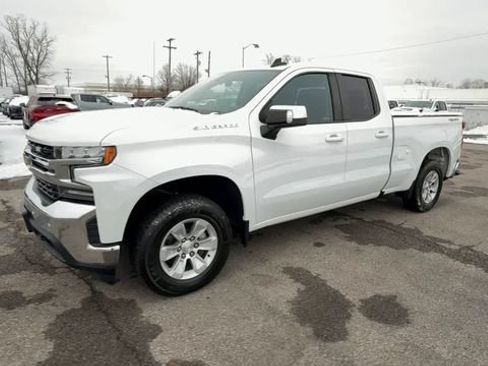 Used 2020 Chevrolet Silverado 1500 LT w/ Convenience Package AWD/4WD image 4
