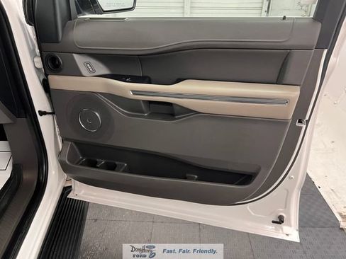 Used 2018 Ford Expedition XLT RWD image 39