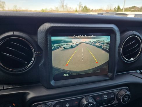 Used 2021 Jeep Wrangler Unlimited Sahara image 28