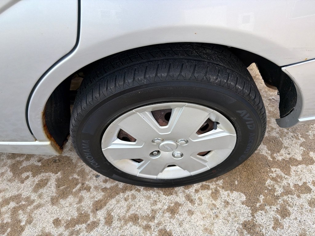 Used 2006 Ford Focus ZX4 Sedan FWD image 9