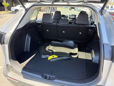 Used 2022 Toyota RAV4 XLE image 21