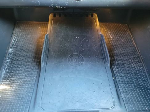 Used 2021 Volvo XC40 T5 R-Design w/ Advanced Package image 22