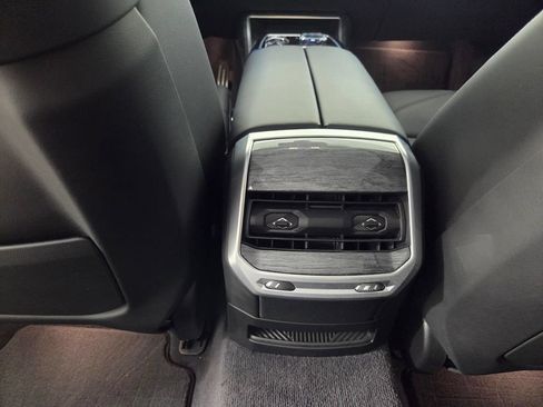 Used 2023 BMW 740i w/ Parking Assistance Package RWD image 25