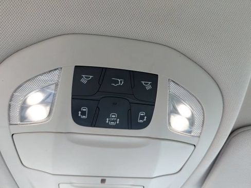 Used 2019 Chrysler Pacifica Touring-L Plus FWD image 22
