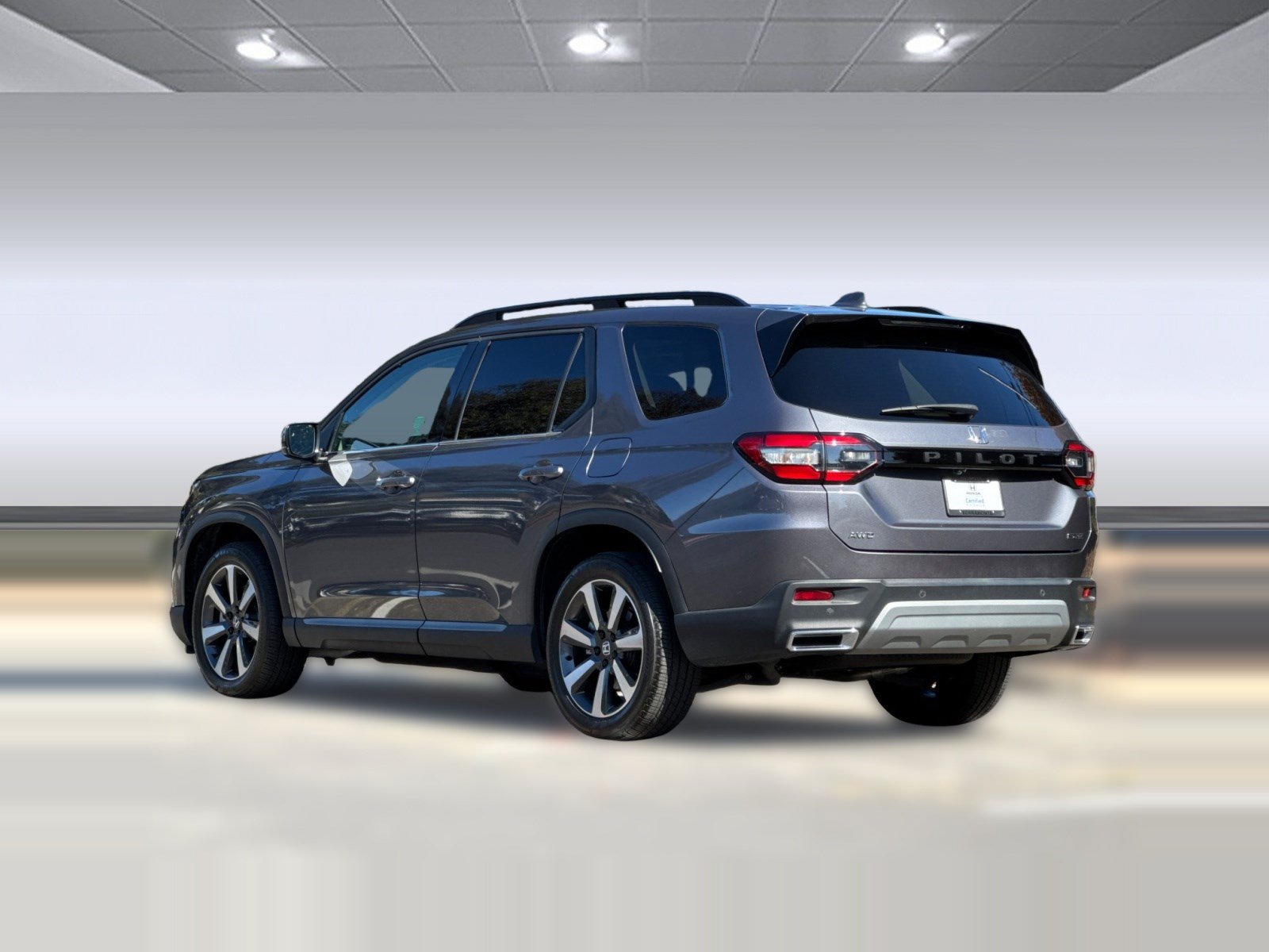 Certified 2025 Honda Pilot Touring image 3