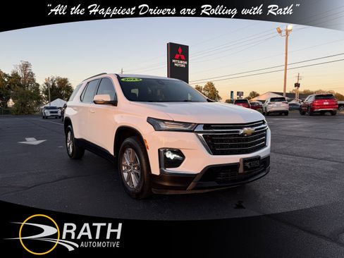 Used 2023 Chevrolet Traverse LT image 1