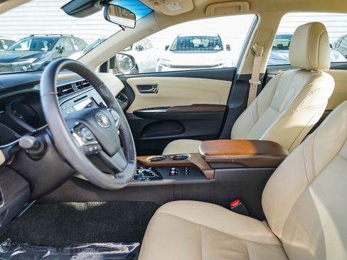 Used 2018 Toyota Avalon XLE image 18