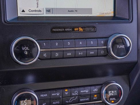 Used 2019 Ford Expedition Max Platinum image 19