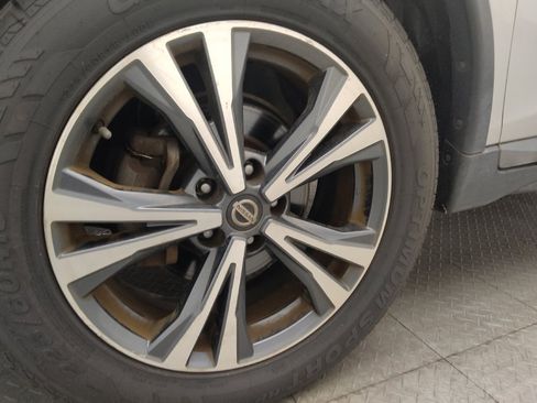 Used 2018 Nissan Rogue SL FWD image 31