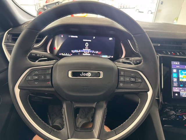 Used 2023 Jeep Grand Cherokee Altitude AWD/4WD image 32