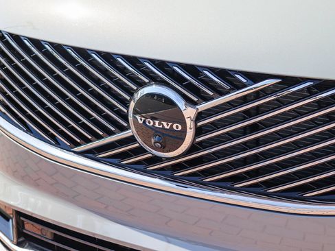 Certified 2026 Volvo XC90 B6 Plus w/ Protection Package AWD/4WD image 13