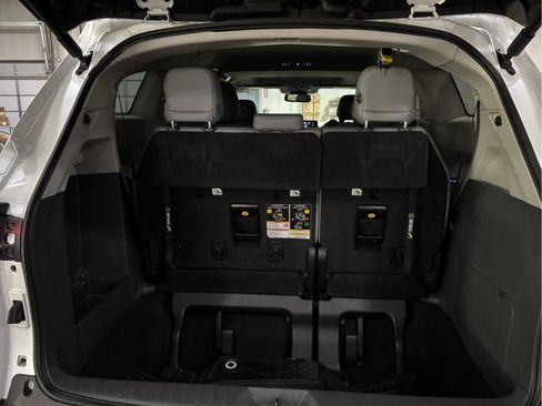 Used 2022 Toyota Sienna XLE AWD/4WD image 5