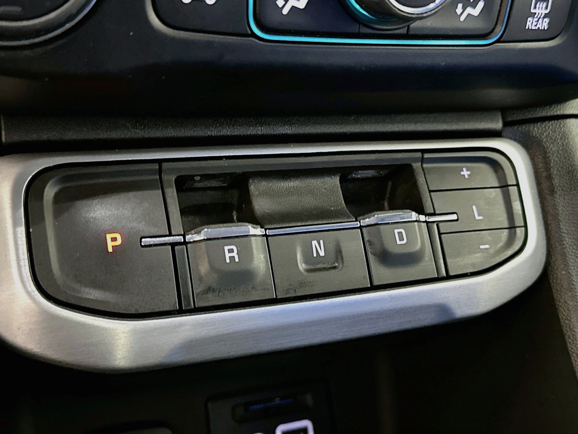 Used 2023 GMC Acadia SLE w/ Driver Convenience Package FWD image 25