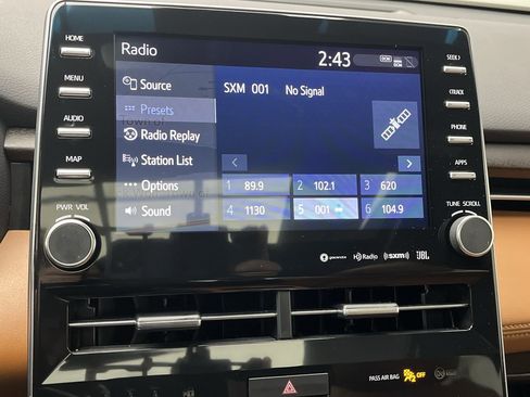 Used 2020 Toyota Avalon Limited image 19