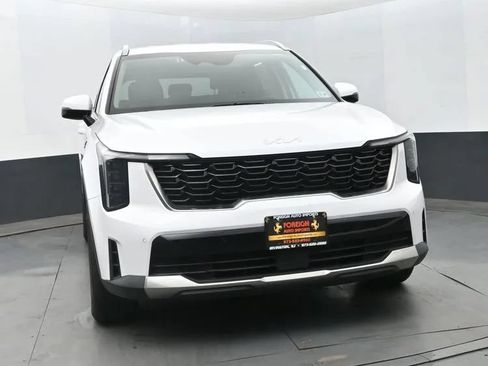 Used 2024 Kia Sorento S FWD image 3