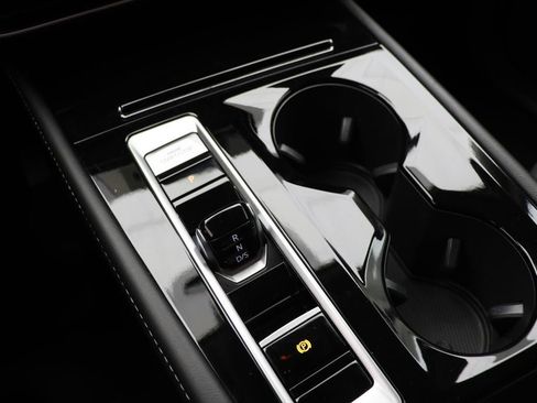 Used 2024 Volkswagen Atlas SE image 26