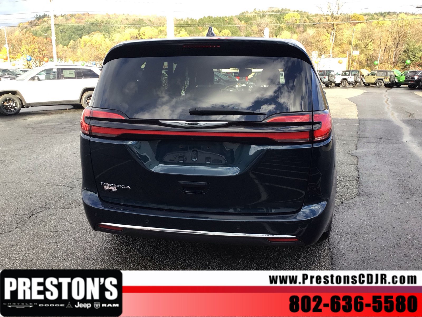 Used 2025 Chrysler Pacifica Select FWD image 4