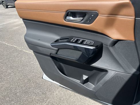 New 2026 Nissan Pathfinder Platinum AWD/4WD image 14