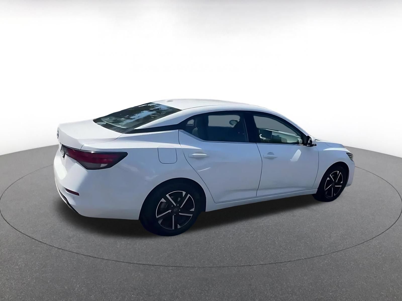 Used 2025 Nissan Sentra SV FWD image 14