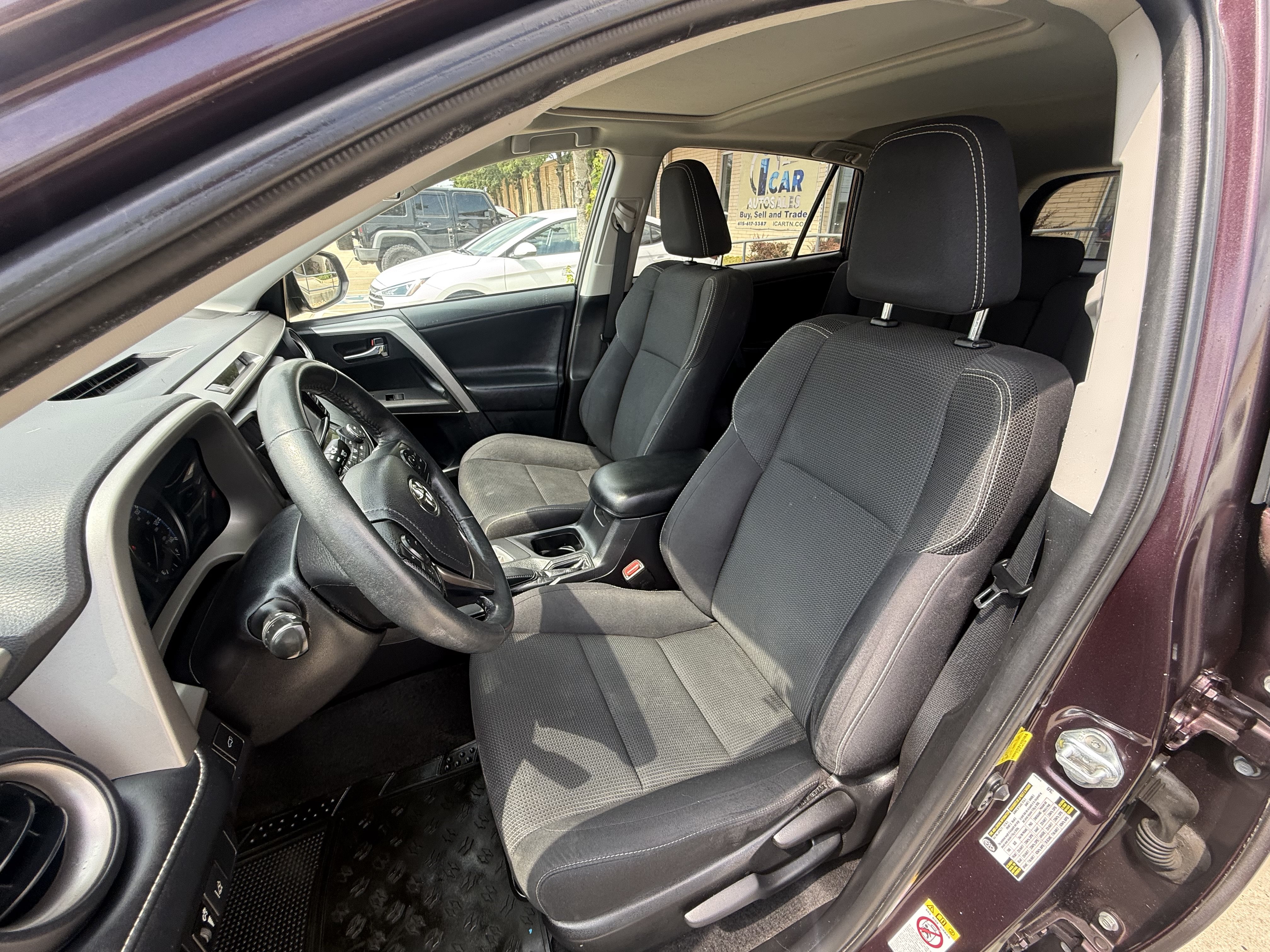 Used 2017 Toyota RAV4 XLE FWD image 9